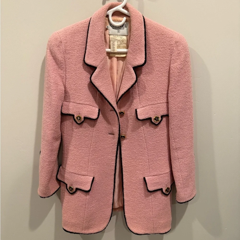 💋CHANEL Vintage Pink‎ Blazer with Black Trim 011